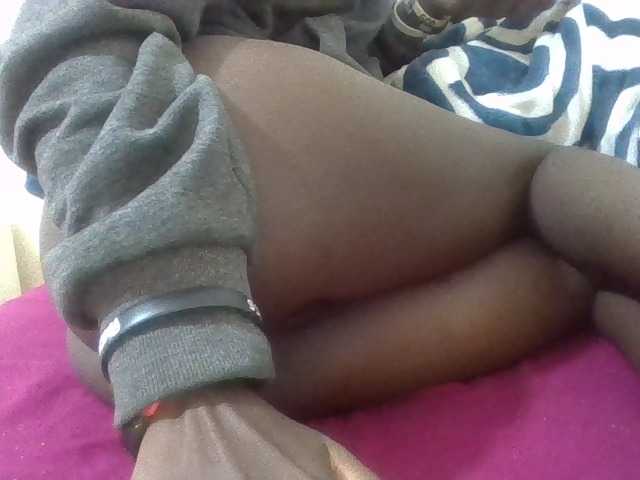 Sexyreina live cam on BongaCams