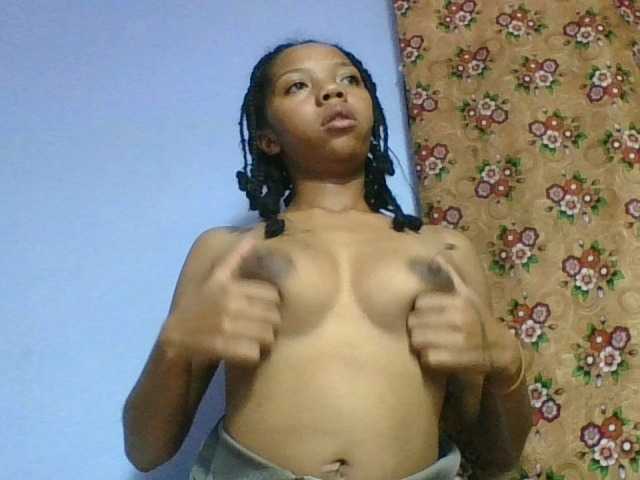 rosah1a live cam on BongaCams