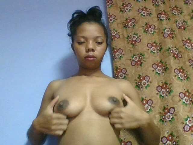 rosah1a live cam on BongaCams