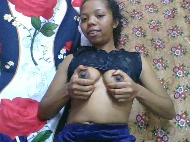 rosah1a live cam on BongaCams