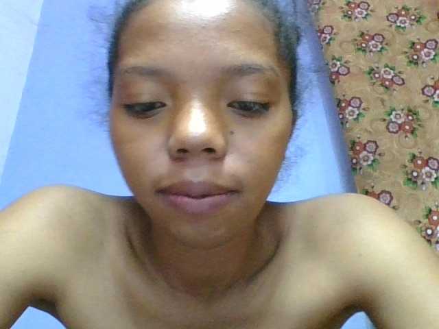 rosah1a live cam on BongaCams