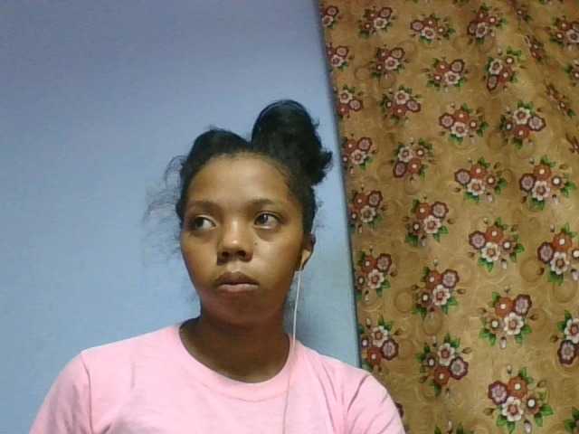 rosah1a live cam on BongaCams
