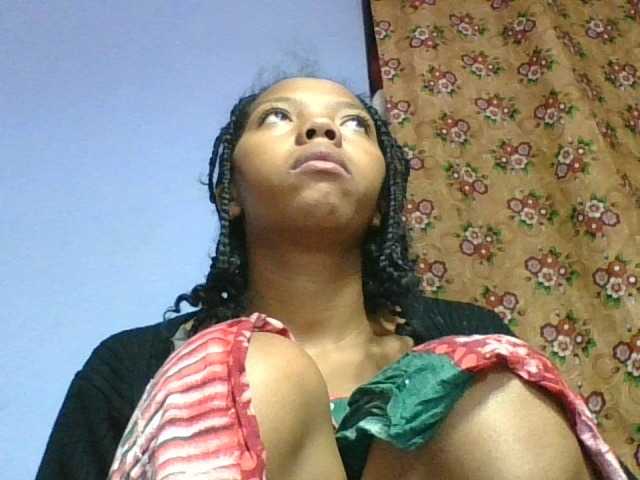 rosah1a live cam on BongaCams