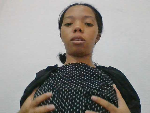 rosah1a live cam on BongaCams