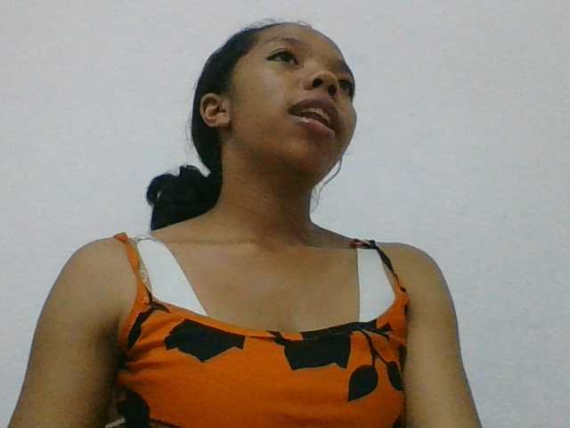 rosah1a live cam on BongaCams