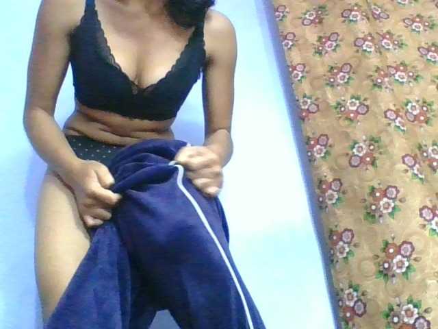 rosah1a live cam on BongaCams