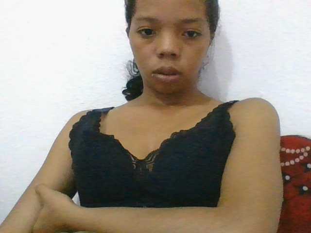 rosah1a live cam on BongaCams