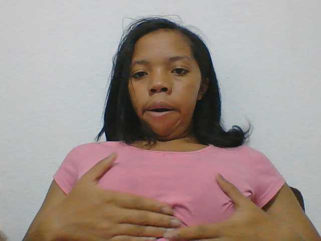 rosah1a live cam on BongaCams