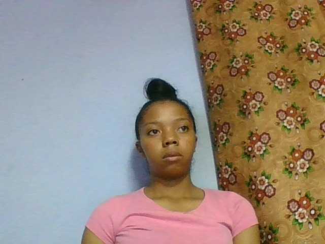 rosah1a live cam on BongaCams