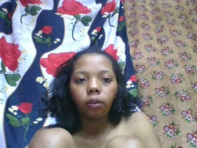 rosah1a live cam on BongaCams