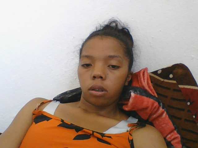 rosah1a live cam on BongaCams