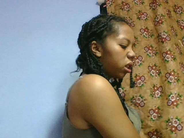 rosah1a live cam on BongaCams