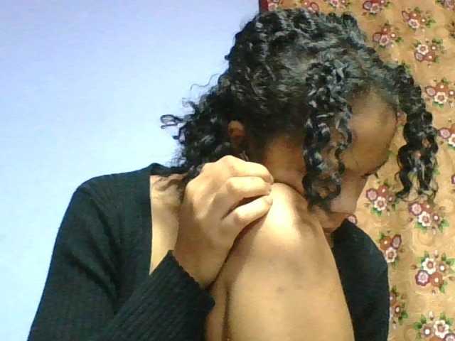 rosah1a live cam on BongaCams