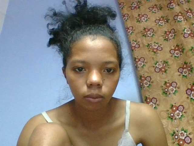rosah1a live cam on BongaCams