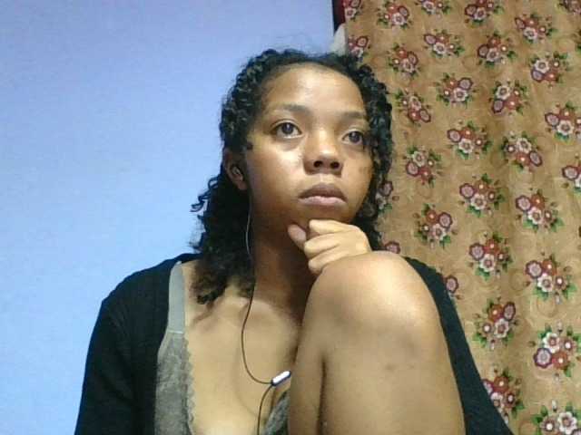 rosah1a live cam on BongaCams