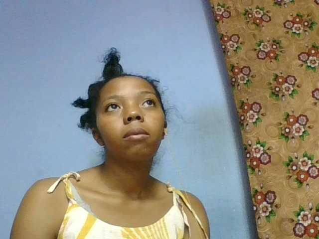 rosah1a live cam on BongaCams