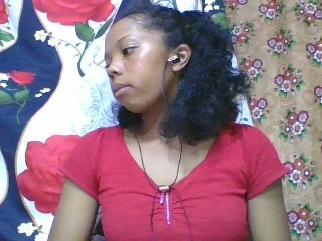 rosah1a live cam on BongaCams