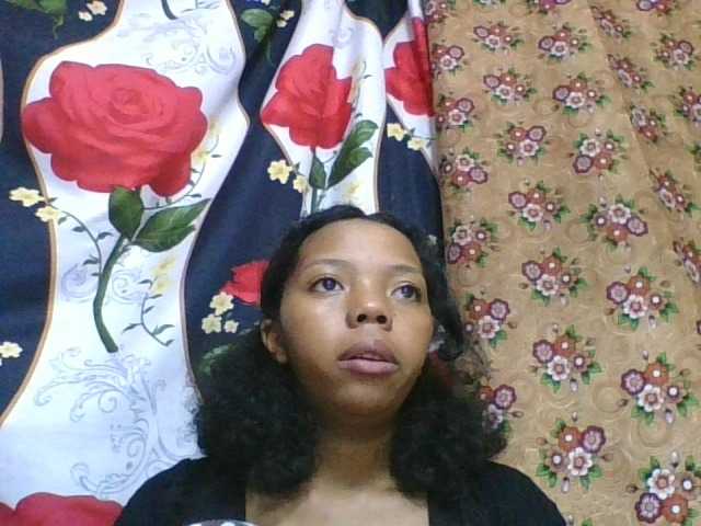 rosah1a live cam on BongaCams