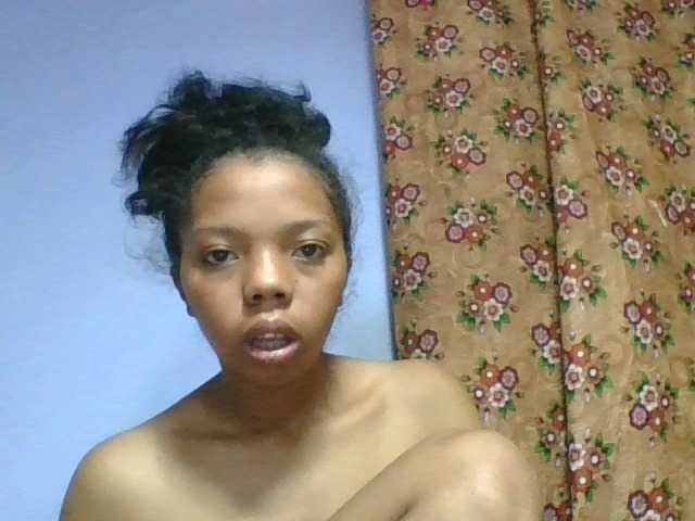rosah1a live cam on BongaCams