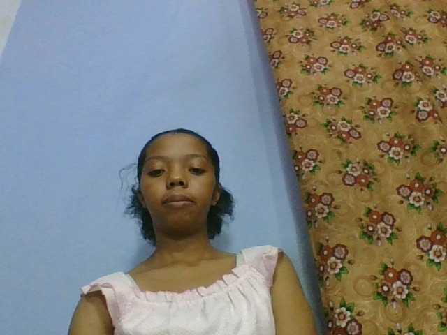 rosah1a live cam on BongaCams