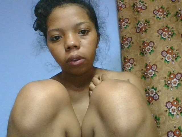 rosah1a live cam on BongaCams