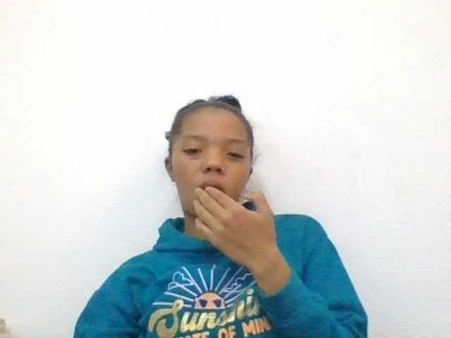 rosah1a live cam on BongaCams