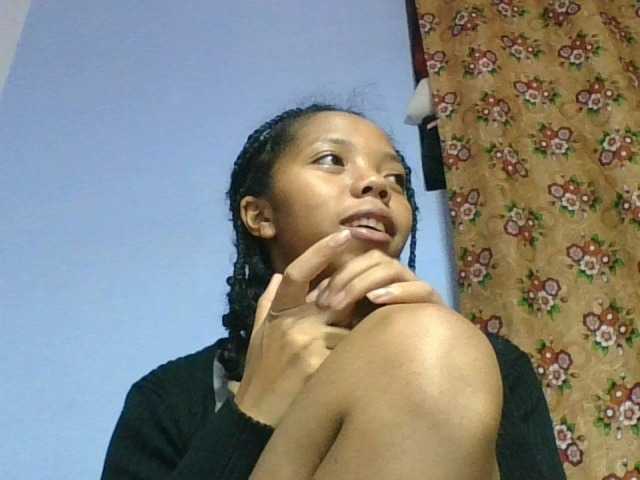 rosah1a live cam on BongaCams