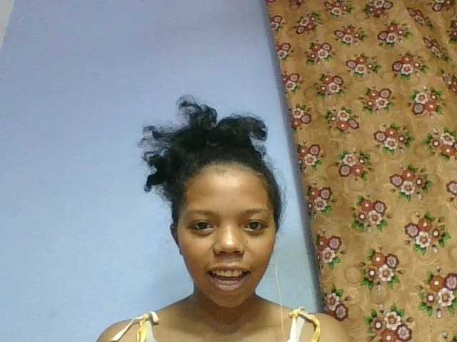 rosah1a live cam on BongaCams