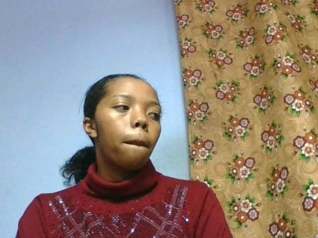 rosah1a live cam on BongaCams