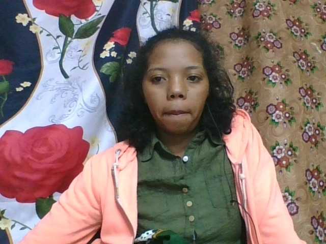 rosah1a live cam on BongaCams