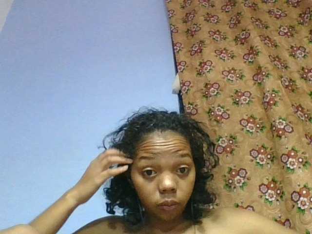rosah1a live cam on BongaCams