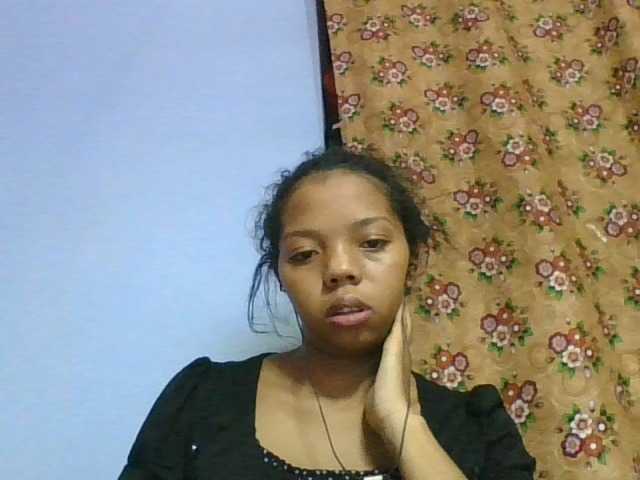 rosah1a live cam on BongaCams