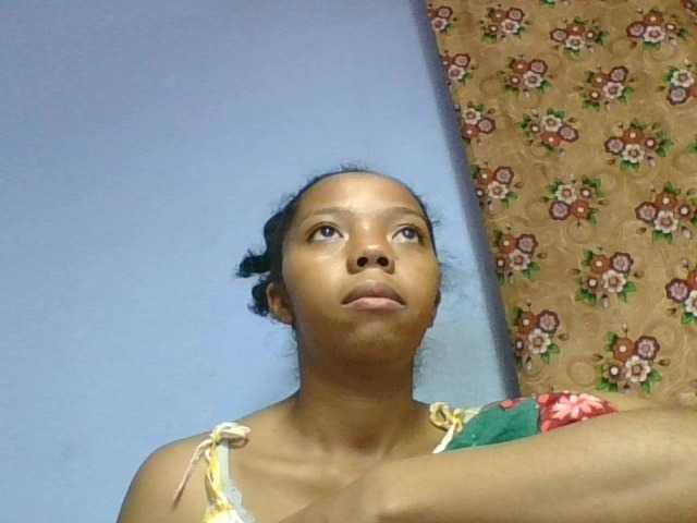 rosah1a live cam on BongaCams