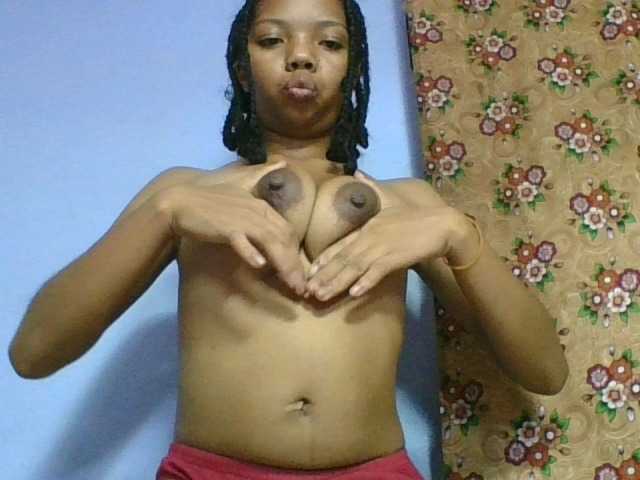 rosah1a live cam on BongaCams