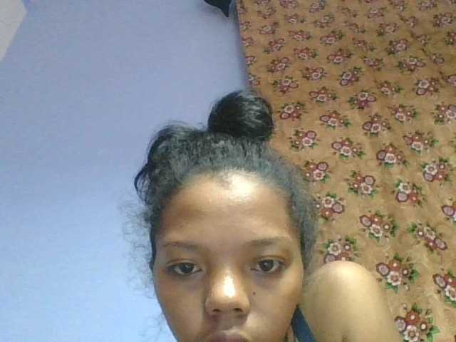 rosah1a live cam on BongaCams