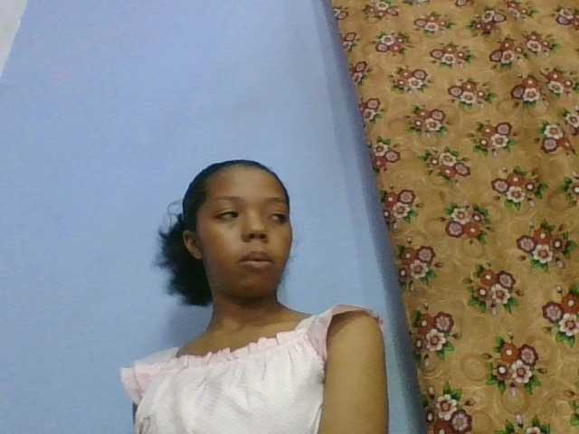 rosah1a live cam on BongaCams
