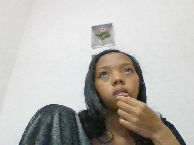 rosah1a live cam on BongaCams