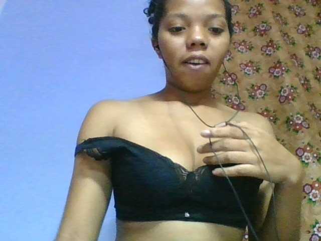 rosah1a live cam on BongaCams