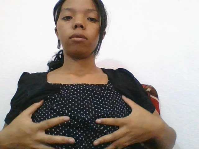 rosah1a live cam on BongaCams
