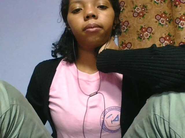 rosah1a live cam on BongaCams