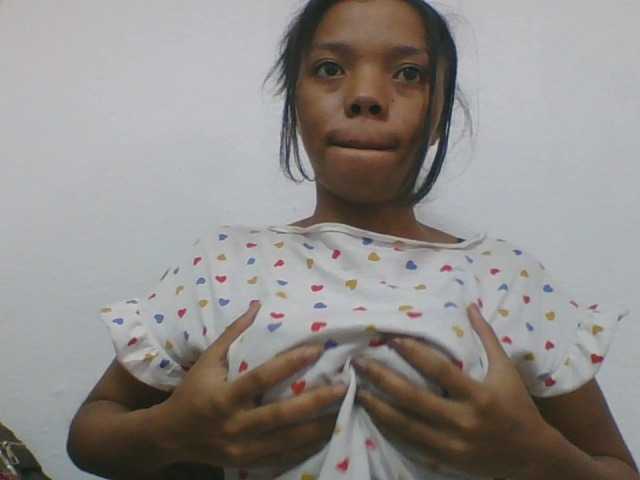 rosah1a live cam on BongaCams