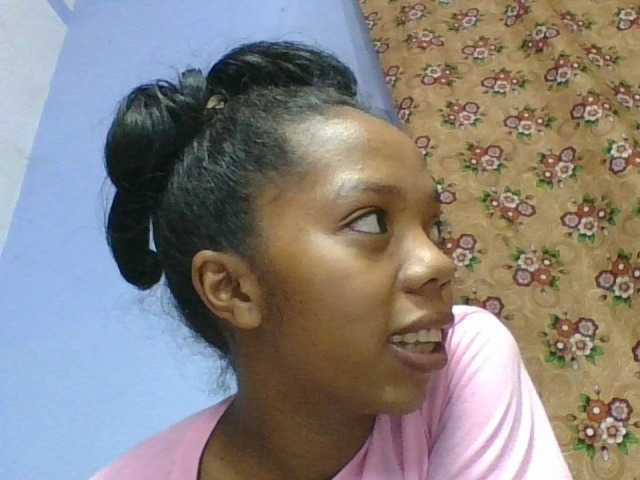 rosah1a live cam on BongaCams