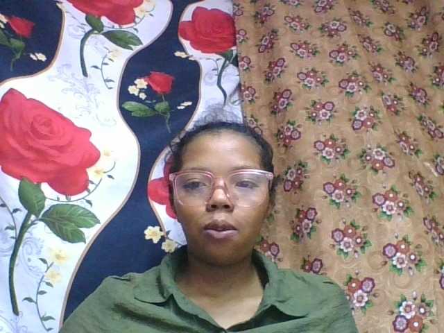 rosah1a live cam on BongaCams