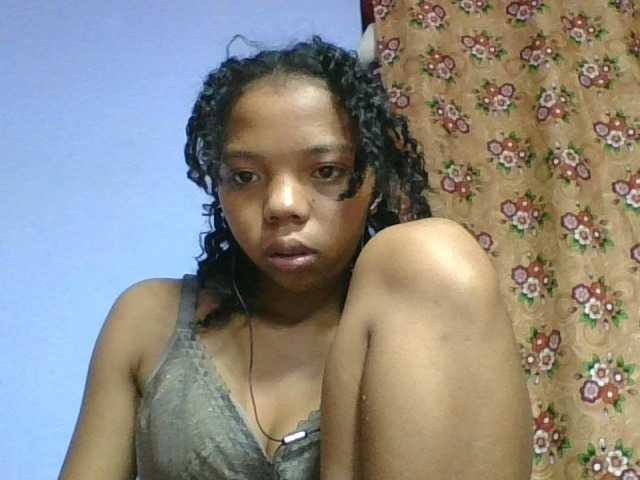 rosah1a live cam on BongaCams