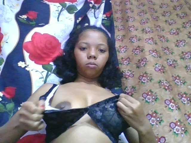 rosah1a live cam on BongaCams