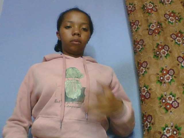 rosah1a live cam on BongaCams