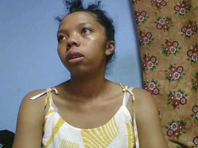 rosah1a live cam on BongaCams
