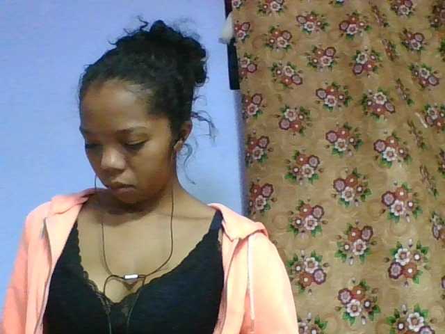 rosah1a live cam on BongaCams