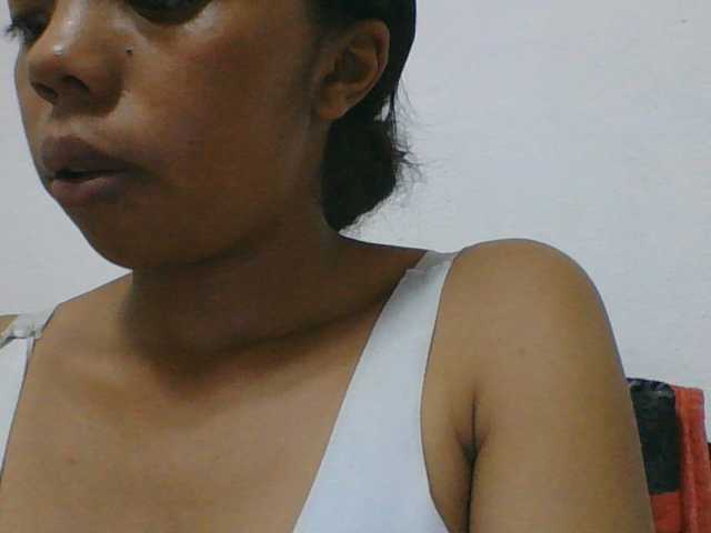 rosah1a live cam on BongaCams