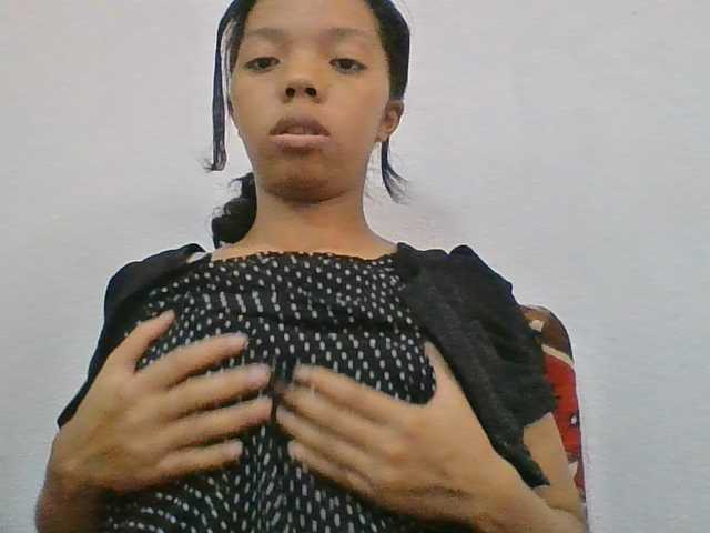rosah1a live cam on BongaCams